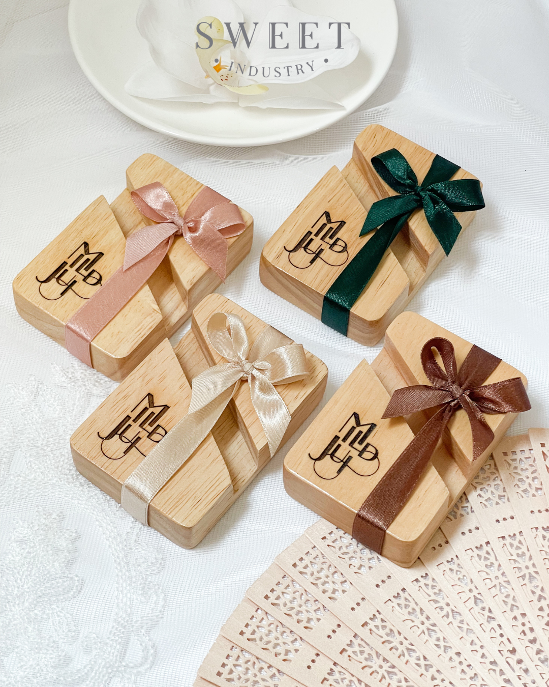 ของชำร่วย  ที่วางโทรศัพท์ไม้ Wooden phone holder
