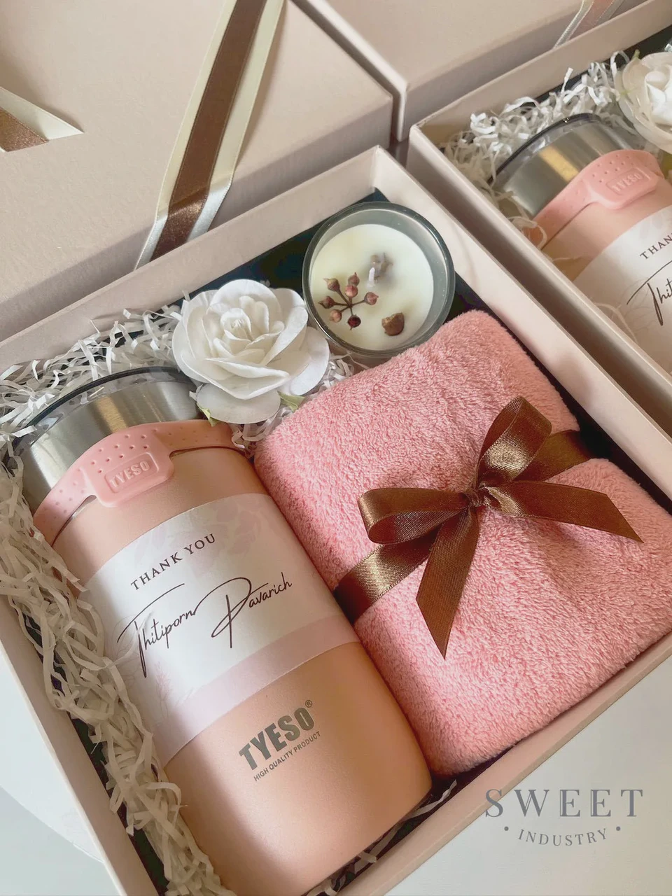 ของรับไหว้ แก้วน้ำและผ้าขนหนู                              (Tumbler & Towel set)